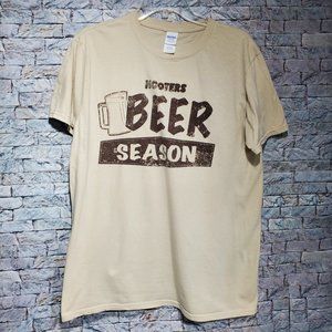 Hooters "Beer Season" T-shirt sz L